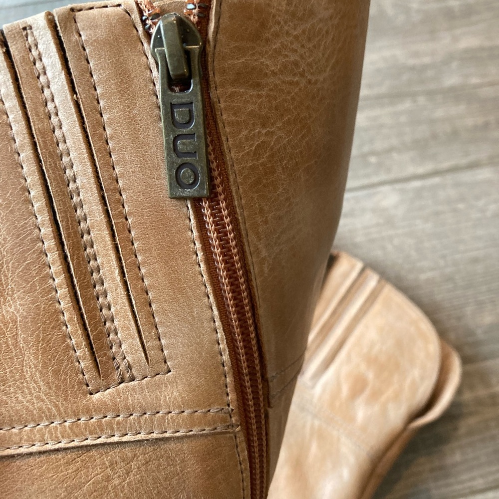 Custom dual boots size 9 calf 13 new without box